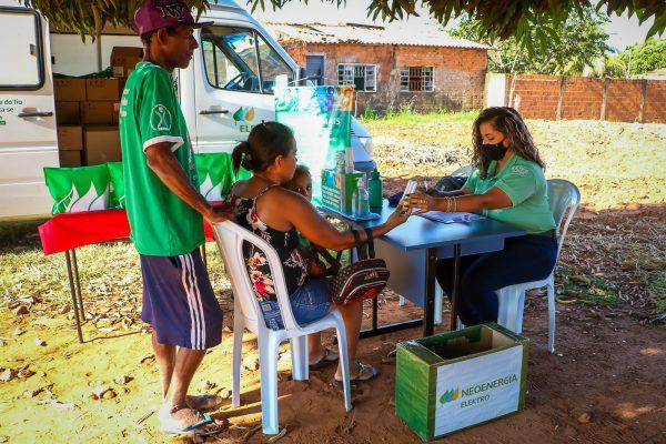 Com 1.295 lâmpadas entregues e 388 famílias beneficiadas, campanha da Elektro continua em Três Lagoas