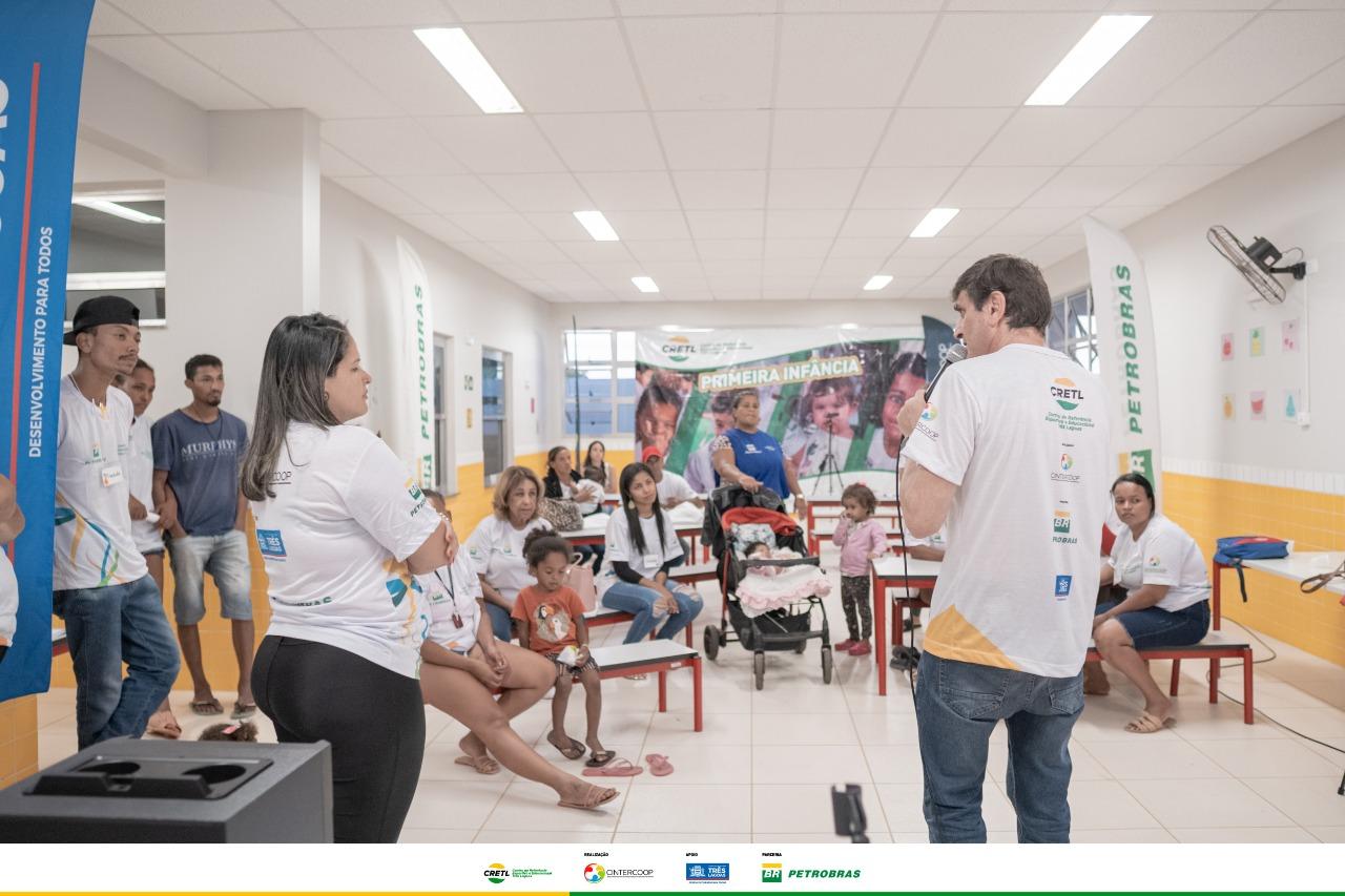 CRE TL e SEMEC realizam oficina educativa com famílias da região do Bairro Novo Oeste