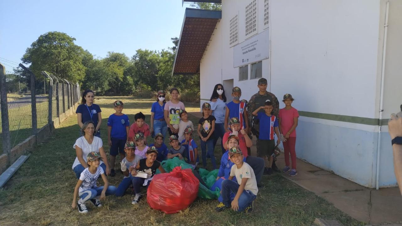 Equipe de Educação Ambiental realiza ações e palestras de conscientização em projetos sociais Equipe de Educação Ambiental realiza ações e palestras de conscientização em projetos sociais