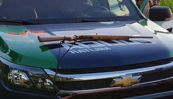 PMA de Naviraí prende infrator suspeito de prática de caça com rifle durante fiscalização preventiva em reservas de propriedades rurais PMA de Naviraí prende infrator suspeito de prática de caça com rifle durante fiscalização preventiva em reservas de propriedades rurais
