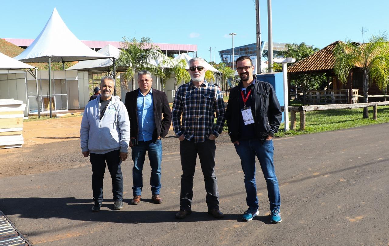 Secretário de Desenvolvimento Econômico visita montagem da estrutura do Show Florestal Secretário de Desenvolvimento Econômico visita montagem da estrutura do Show Florestal