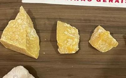 Ao esperar usuário que receberia drogas em troca de serviço de capinagem, polícia prende suspeito de tráfico Ao esperar usuário que receberia drogas em troca de serviço de capinagem, polícia prende suspeito de tráfico