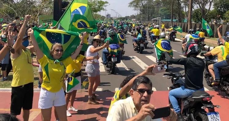Em Três Lagoas, patriotas pedem doações de alimentos para manter manifestação Em Três Lagoas, patriotas pedem doações de alimentos para manter manifestação
