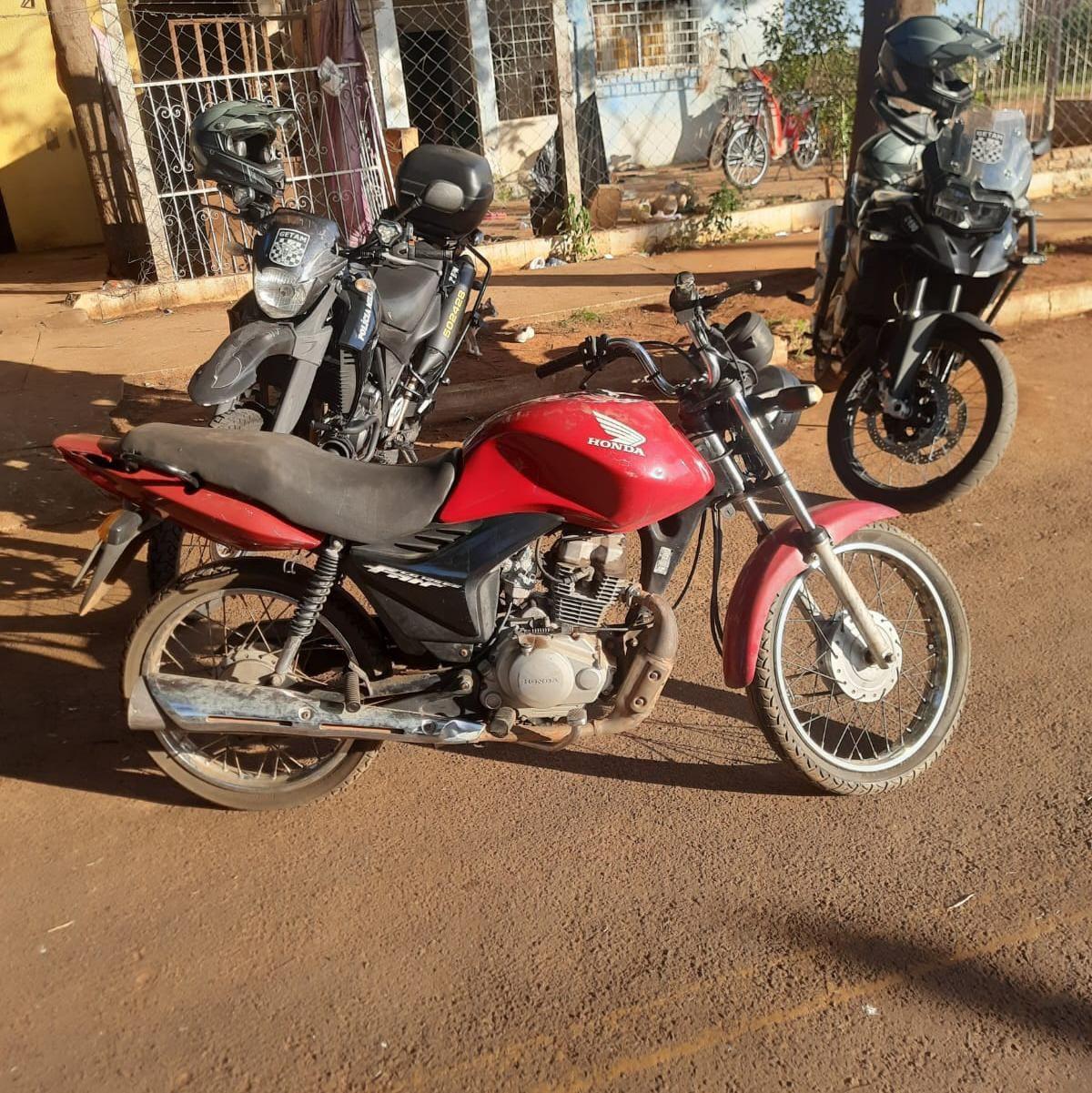 Menor devolve moto furtada ao dono e abandona outra ao saber que polícia estava a sua procura