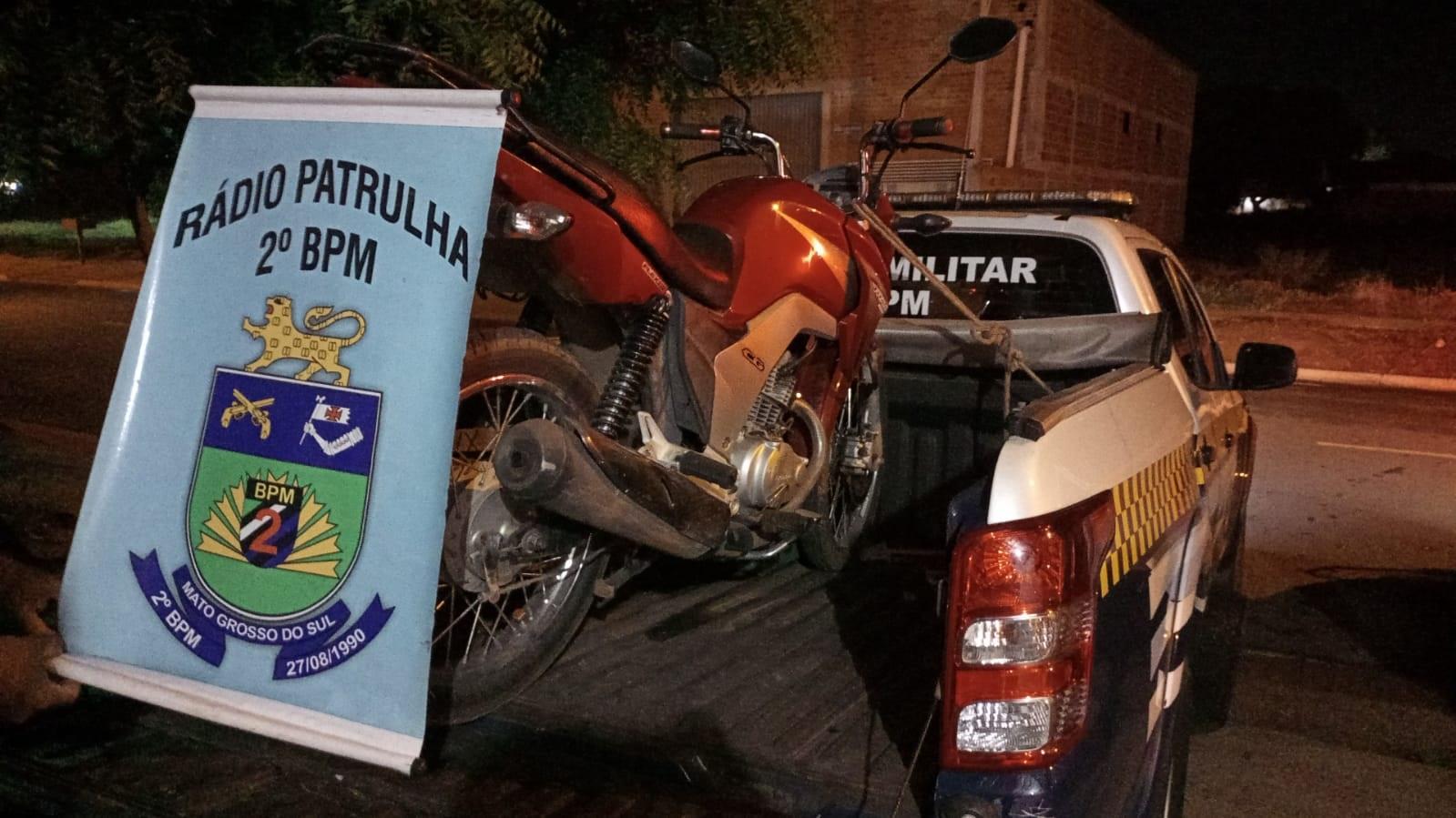 Menor que empurrava moto no Ipacaraí abandona veículo furtado ao ser questionado por testemunha Menor que empurrava moto no Ipacaraí abandona veículo furtado ao ser questionado por testemunha
