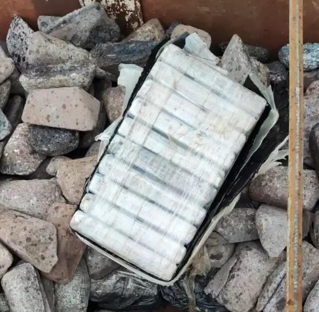 PRF apreende quase meia tonelada de cocaína em caminhão na BR-262 PRF apreende quase meia tonelada de cocaína em caminhão na BR-262