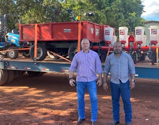 Agronegócio recebe mais 11 maquinários agrícolas para auxiliar produtores da Agricultura Familiar de Três Lagoas Agronegócio recebe mais 11 maquinários agrícolas para auxiliar produtores da Agricultura Familiar de Três Lagoas