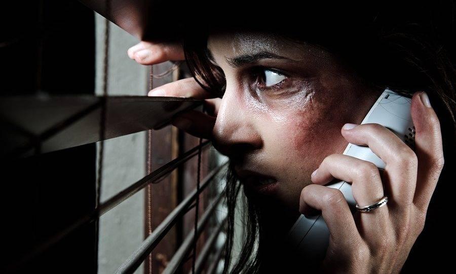 Ao deitar na cama com a esposa, marido se irrita com ventilador e agride a companheira que chamou à PM Ao deitar na cama com a esposa, marido se irrita com ventilador e agride a companheira que chamou à PM