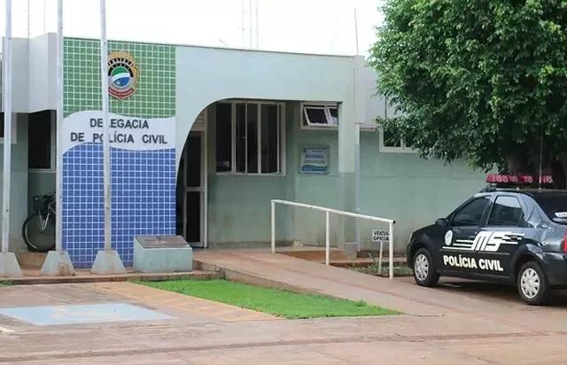 Em Sidrolândia, bêbada, mulher é detida após abandonar bebê em carro Em Sidrolândia, bêbada, mulher é detida após abandonar bebê em carro