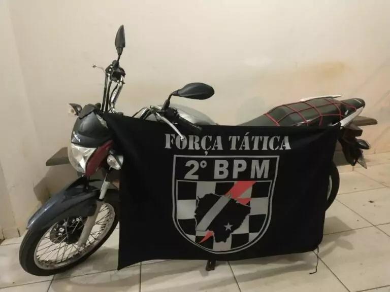 Na região do Novo Oeste, dupla percebe presença da polícia, foge e abandona moto Na região do Novo Oeste, dupla percebe presença da polícia, foge e abandona moto