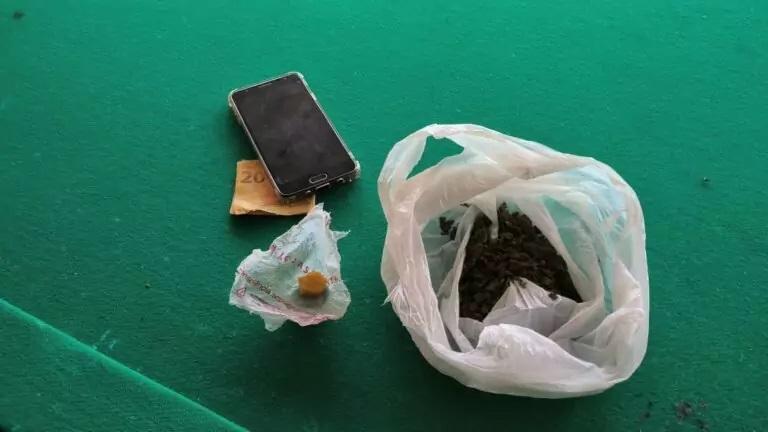 Menor aprendido com drogas no Novo Oeste vendia "paradinhas" por R$ 10,00 Menor aprendido com drogas no Novo Oeste vendia