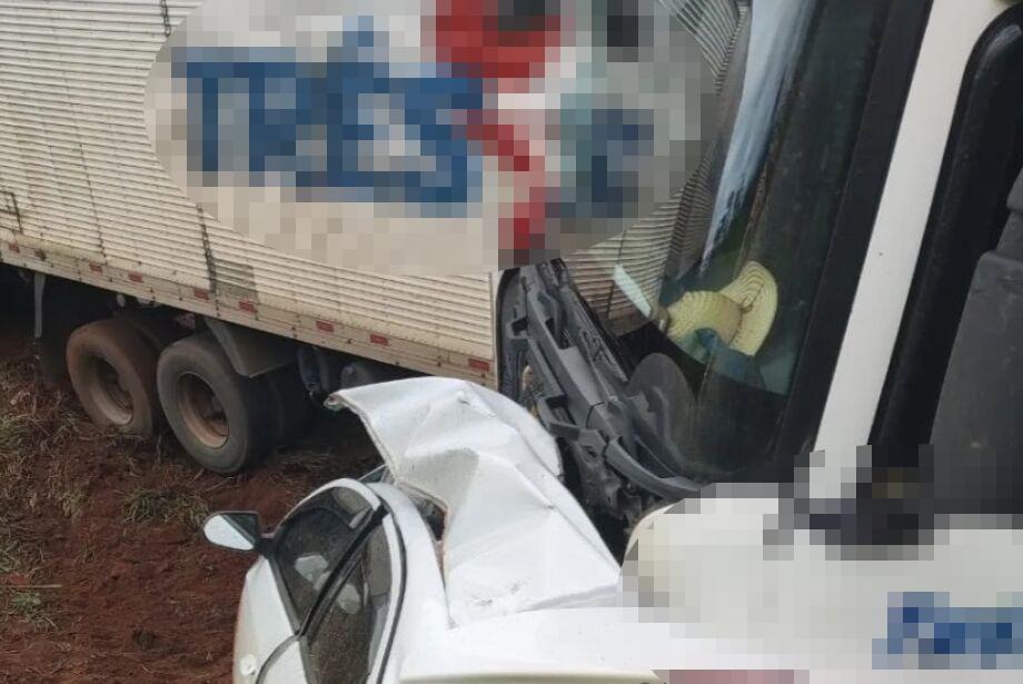 Acidente entre caminhão e carro de passeio na BR-158 mata pai, mãe e dois filhos Acidente entre caminhão e carro de passeio na BR-158 mata pai, mãe e dois filhos