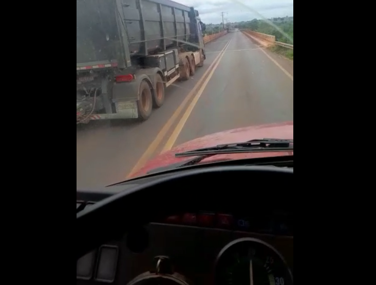 Após mortes em rodovia, caminhoneiro denuncia: “Caçambeiros não respeitam ninguém” Após mortes em rodovia, caminhoneiro denuncia: “Caçambeiros não respeitam ninguém”