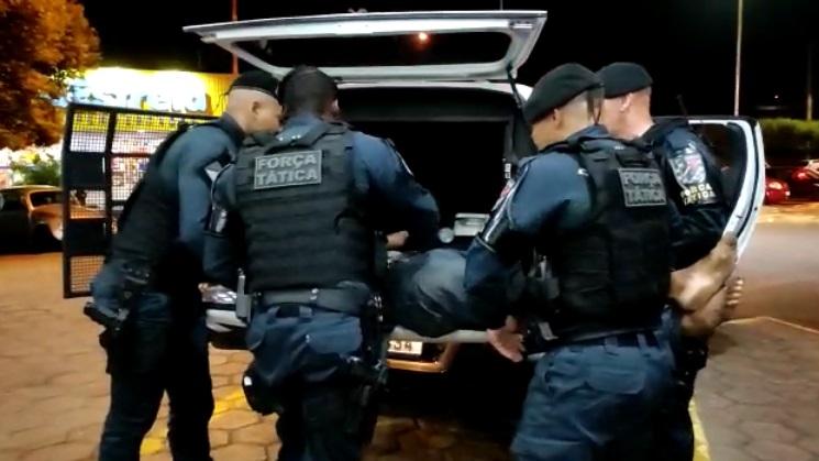 Em ato heróico, equipe da Força Tática salva vítima de assalto agredido à pauladas