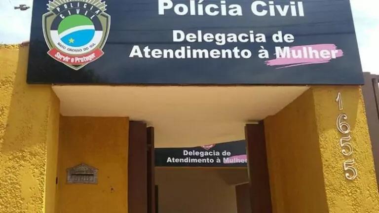 Em mais uma agressão, homem armado com faca quebra celular e ameaça colocar fogo na casa da namorada Em mais uma agressão, homem armado com faca quebra celular e ameaça colocar fogo na casa da namorada