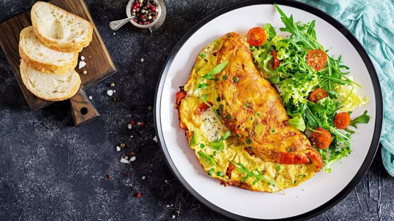 Jantar em até 10 minutos: Saiba como fazer um omelete para driblar o cansaço das festas