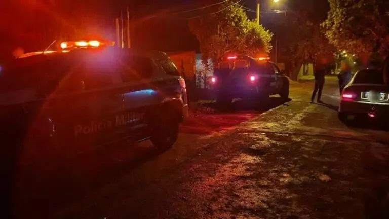 Criança de 2 anos é alvejada por tiro nas costas no Cinturão Verde