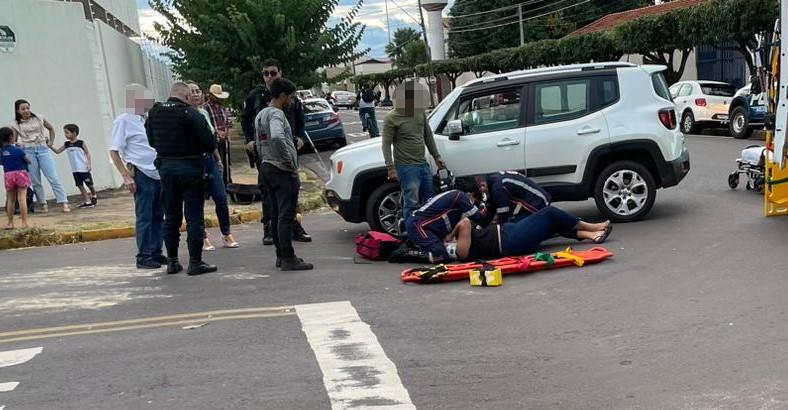 Mulher fica ferida em acidente no Centro de Três Lagoas 