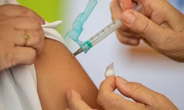 Covid-19: vacina bivalente está disponível para públicos prioritários Covid-19: vacina bivalente está disponível para públicos prioritários