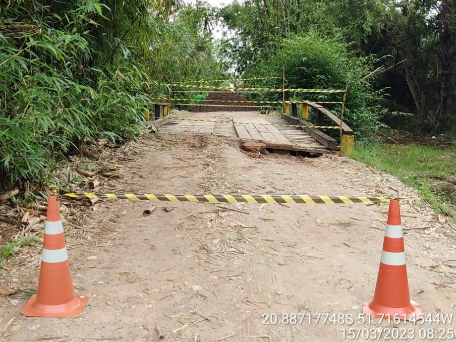 Devido fortes chuvas, Ponte do Córrego Palmito volta a ficar interditada para reparos