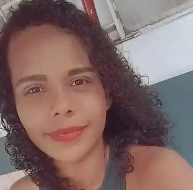 Em Ribas, homem mata a ex com seis facadas e desparece junto com a filha de dois anos