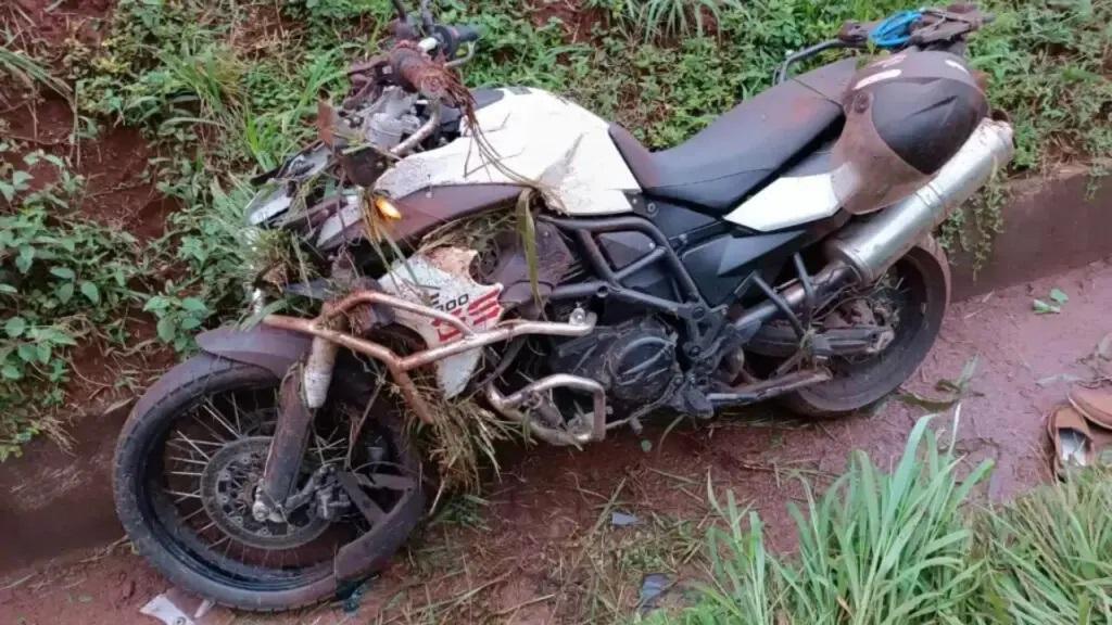 Enfermeiro de 50 anos de MS morre após perder controle de BMW em rodovia no Paraná Enfermeiro de 50 anos de MS morre após perder controle de BMW em rodovia no Paraná