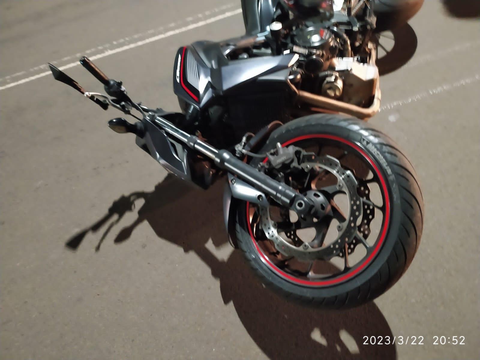 Motociclista sofre traumatismo craniano ao sofrer queda com Honda CB 650 Motociclista sofre traumatismo craniano ao sofrer queda com Honda CB 650