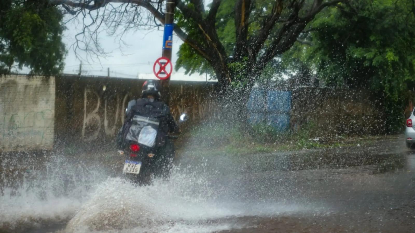 Inmet avisa sobre chuvas intensas e ventos de 60 km/h em Mato Grosso do Sul