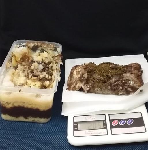 Maconha é encontrada escondida entre doces e panquecas; duas mulheres foram presas 