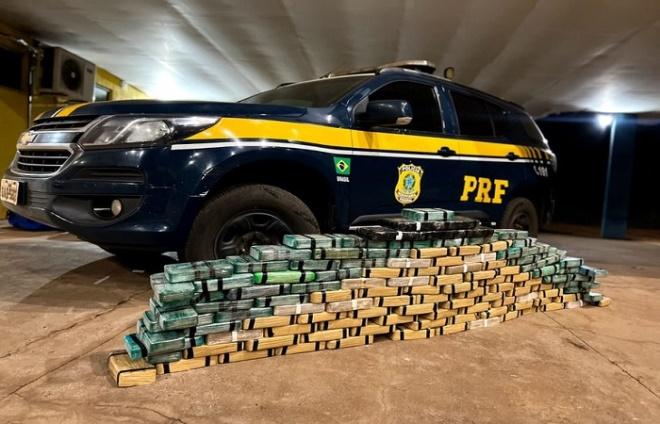 Em Água Clara, PRF apreende cocaína avaliada em 15,6 milhões de reais