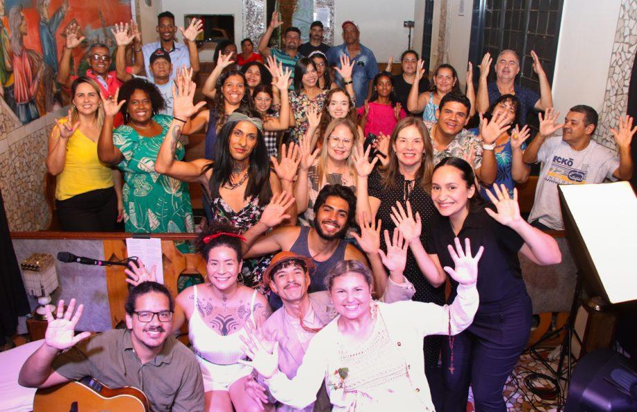 Espetáculo teatral inclusivo para surdos emociona e marca o aniversário de 4 anos da Central de Intérprete de Libras em Três Lagoas