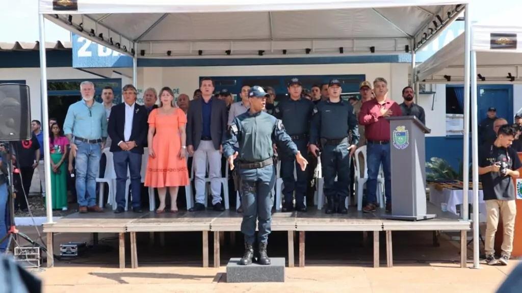 2º Batalhão de Polícia Militar comemora seu 33º aniversário com outorga de Medalhas a seus policiais 2º Batalhão de Polícia Militar comemora seu 33º aniversário com outorga de Medalhas a seus policiais
