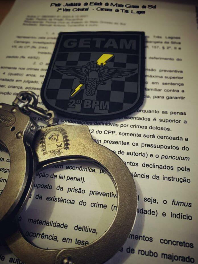 Mandado de prisão é cumprido contra mulher de 41 anos no Santa Luzia