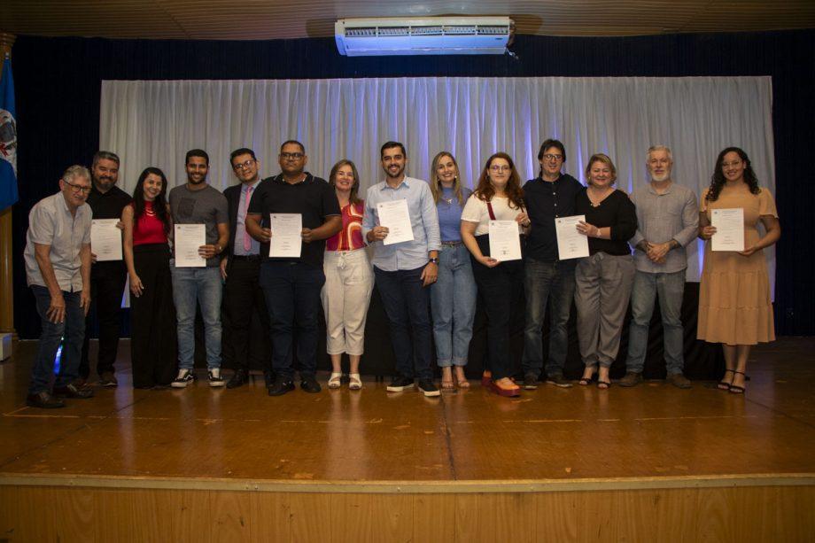 Prefeitura dá posse a 81 candidatos aprovados no concurso público de 2021 Prefeitura dá posse a 81 candidatos aprovados no concurso público de 2021