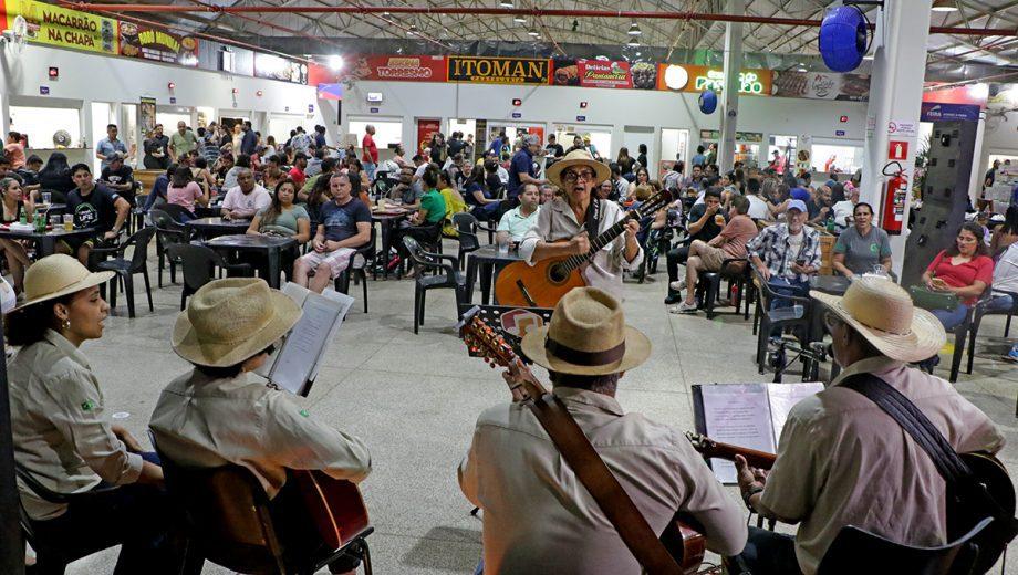 Orquestra de Violeiros de Três Lagoas celebrou 30 anos de existência na Feira Central Turística Orquestra de Violeiros de Três Lagoas celebrou 30 anos de existência na Feira Central Turística