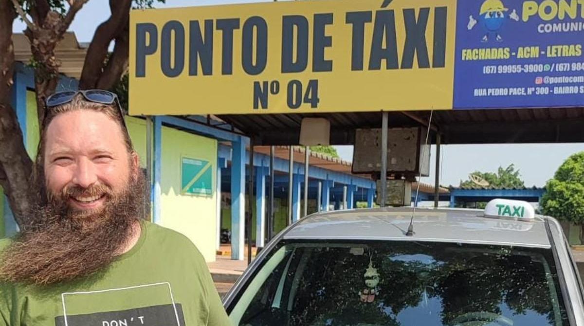 Para atrair clientes, motorista de CG anuncia: 'Se quiser contar os chifres, escuto e dou conselho'