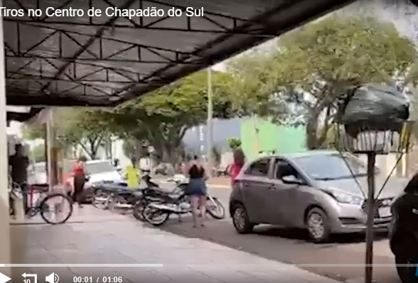 Vídeo mostra correria e disparos de arma de fogo em Chapadão do Sul Vídeo mostra correria e disparos de arma de fogo em Chapadão do Sul