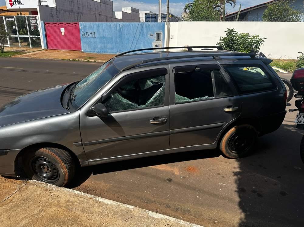 Carro furtado é recuperado pelo Pelotão de Trânsito após denúncia Carro furtado é recuperado pelo Pelotão de Trânsito após denúncia
