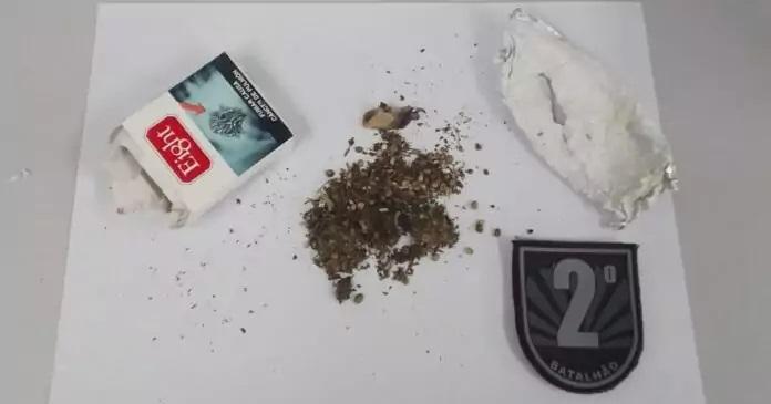 Estudantes são flagradas pela Ronda Escolar fumando maconha próximo à escola no Santos Dumont