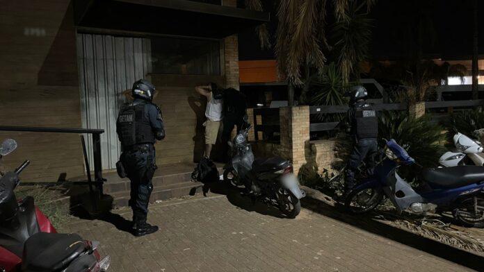 GETAM realiza abordagem à universitários em frente à faculdade no Distrito Industrial