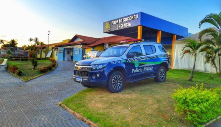 Jovem fica gravemente ferido ao colidir com moto esportiva em caminhonete em Costa Rica