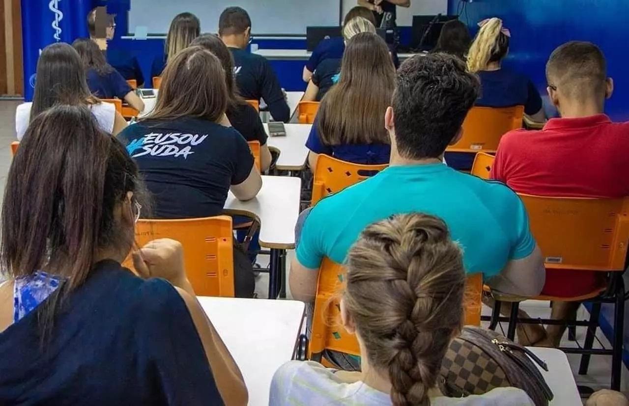 Mato Grosso do Sul poderá pagar salário para estudantes não abandonarem as aulas; entenda Mato Grosso do Sul poderá pagar salário para estudantes não abandonarem as aulas; entenda