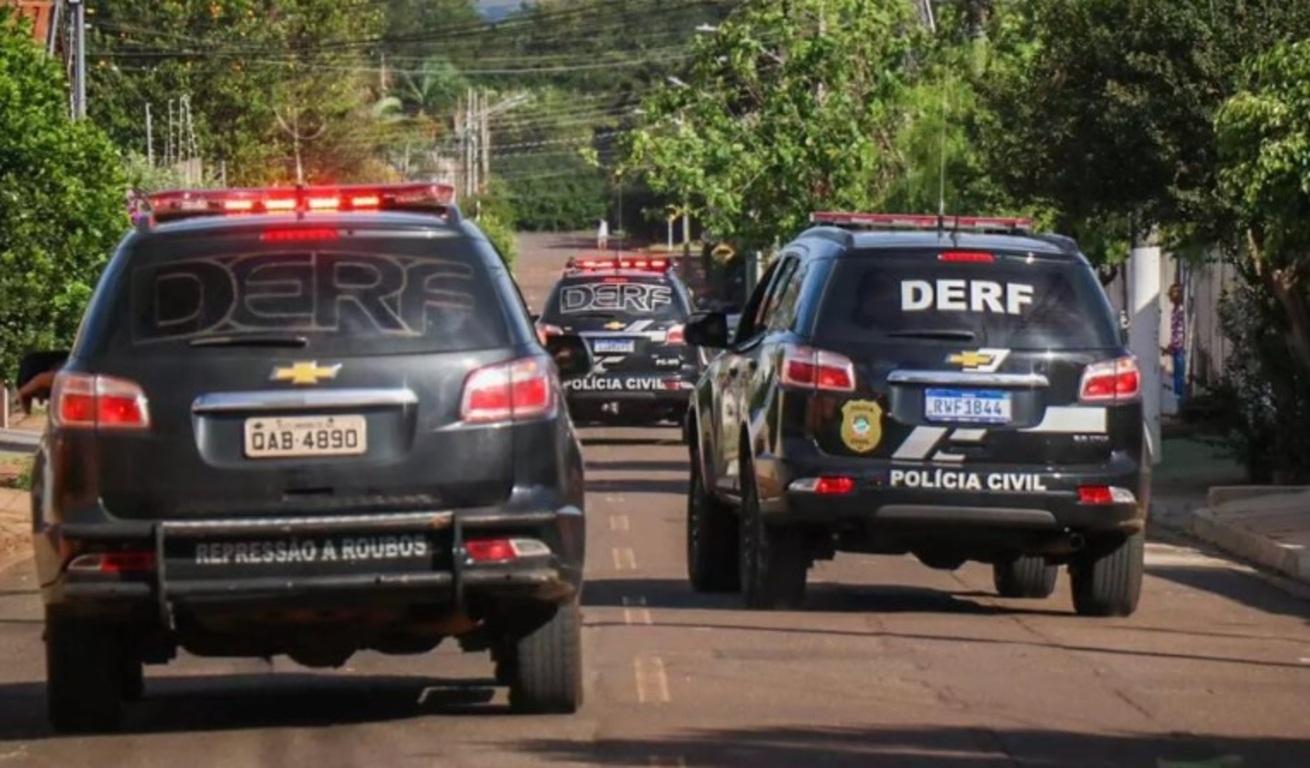 Responsável por folha de pagamento, funcionária é presa por furtar R$ 35 mil