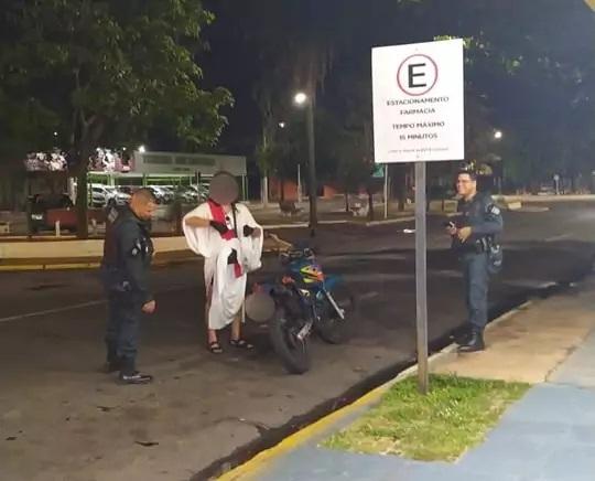 “Abordagem Abençoada”: Motociclista fantasiado de Jesus é parado pelo Pelotão de Trânsito “Abordagem Abençoada”: Motociclista fantasiado de Jesus é parado pelo Pelotão de Trânsito