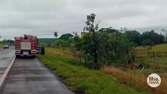 Carro com família de MS capota perto de Ilha Solteira-SP e passageira de 76 anos morre 