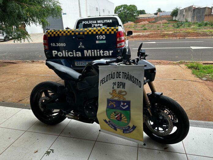 Moto é apreendida após tentativa de fuga do Pelotão de Trânsito no Centro
