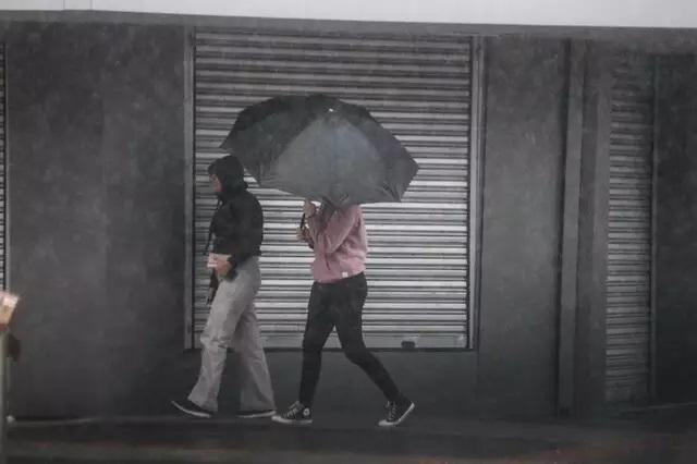 Em manhã chuvosa, previsão alerta para tempestade nas 79 cidades de MS Em manhã chuvosa, previsão alerta para tempestade nas 79 cidades de MS