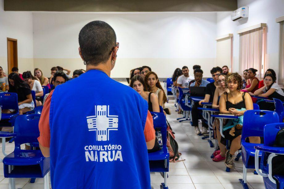 Consultório na Rua é tema de palestra para acadêmicos de medicina da UFMS Consultório na Rua é tema de palestra para acadêmicos de medicina da UFMS