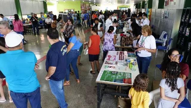 Em mutirão, idosa madruga para tirar nome do ex da identidade 