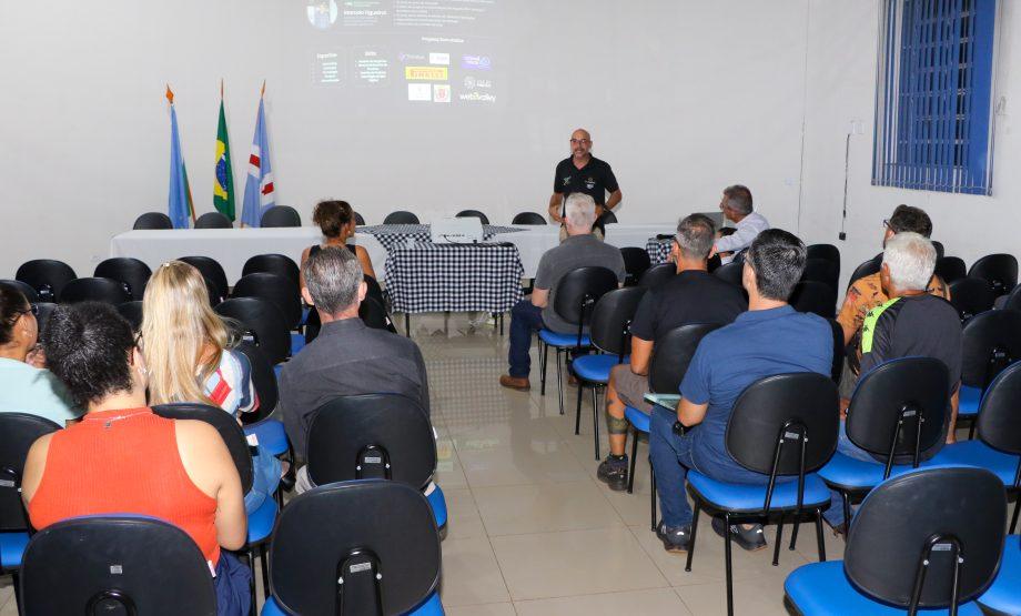 Expedição que remou por 830km pelo Rio Paraná lança livro em Três Lagoas Expedição que remou por 830km pelo Rio Paraná lança livro em Três Lagoas